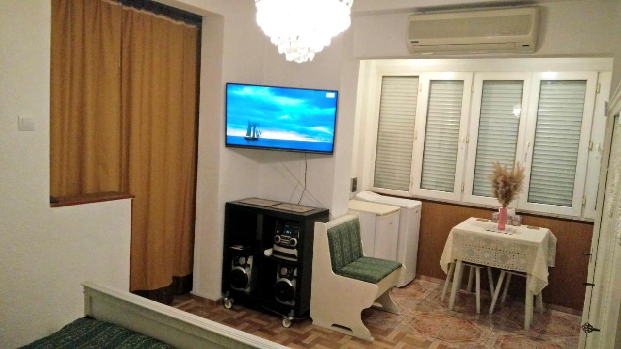 One Bedroom Apartment French Embassy Bukarest Kültér fotó